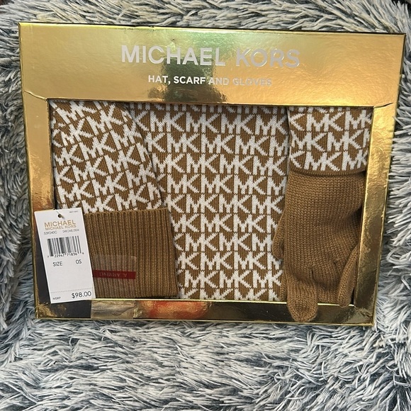 NWT MICHAEL Michael Kors Hat, Scarf and Gloves - Picture 1 of 4